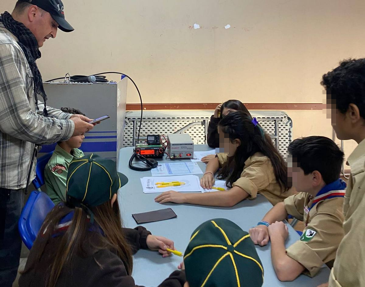 Emergencias, escultismo y CB: los más jóvenes aprenden a usar los equipos