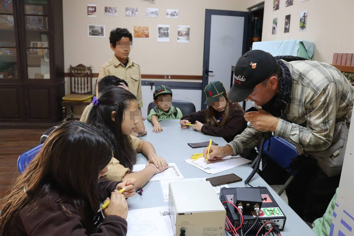 Emergencias, escultismo y CB: los más jóvenes aprenden a usar los equipos